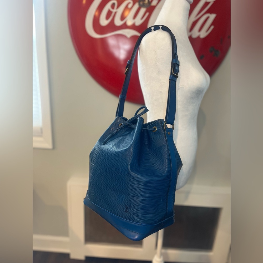 Louis Vuitton Auth Blue Epi Noe GM Leather Drawstring Shoulder Bag VTG ‘81, EUC - Picture 7 of 17